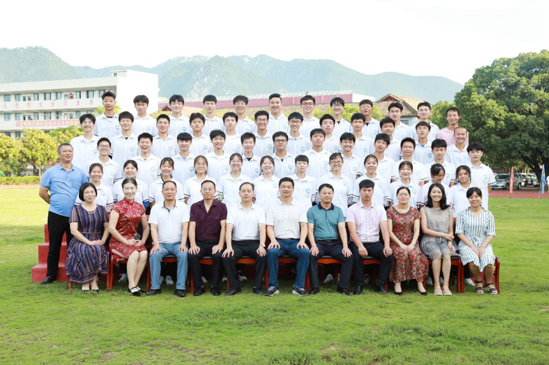 1701班毕业留影.jpg