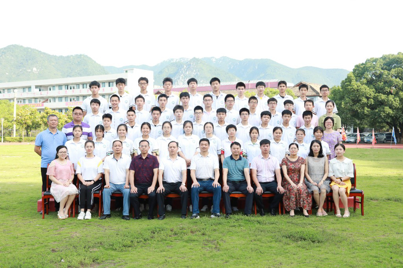 1710班毕业留影.jpg